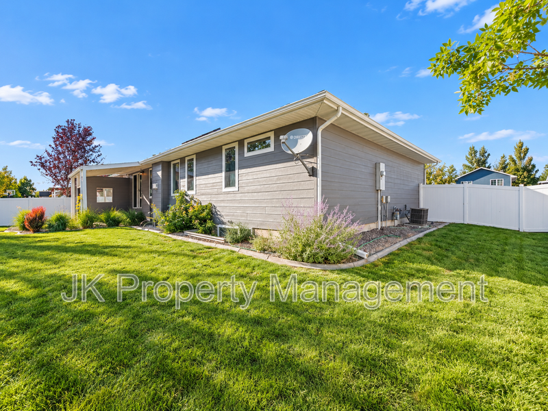 328 35th Ave Ne - Photo 4 of 50