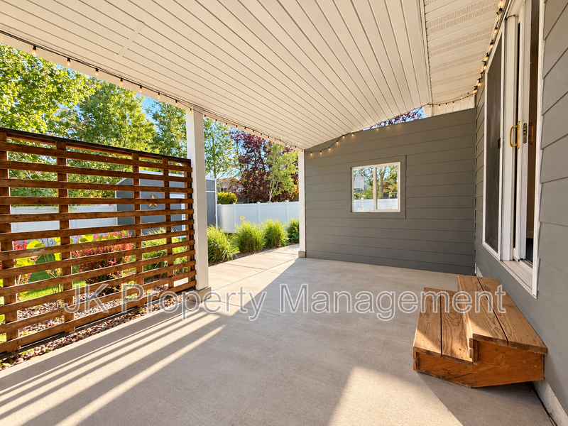 328 35th Ave Ne - Photo 5 of 50