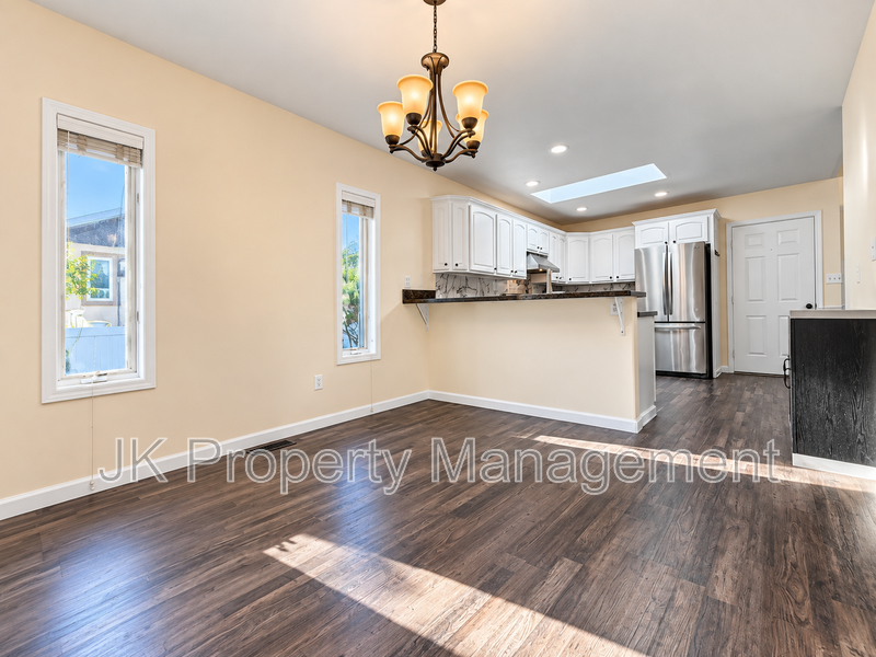 328 35th Ave Ne - Photo 7 of 50