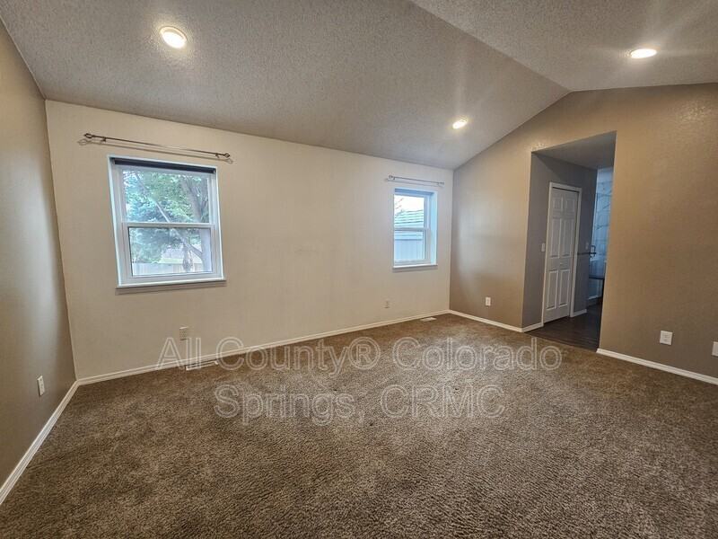 4995 Purcell Dr - Photo 3 of 24