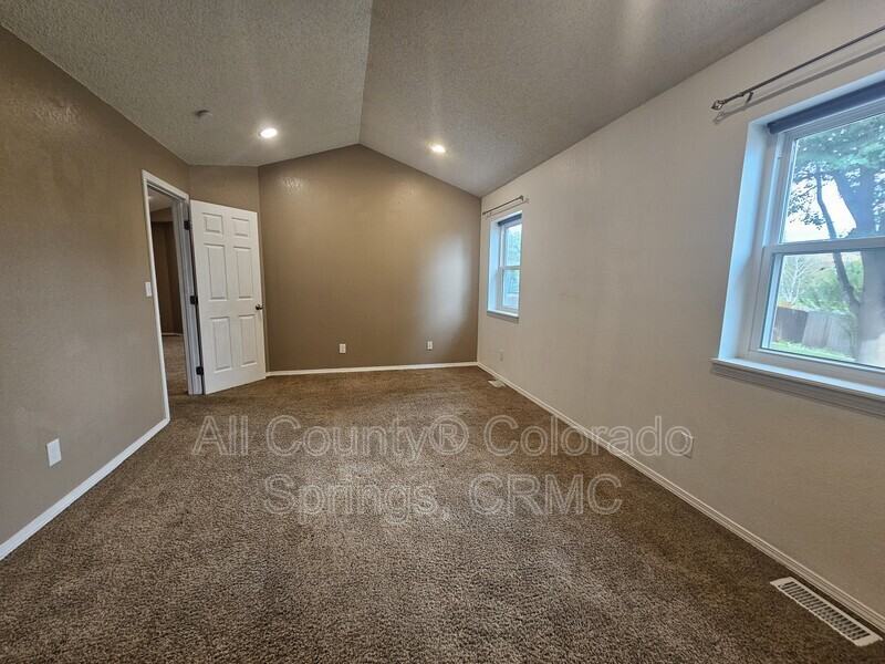 4995 Purcell Dr - Photo 6 of 24