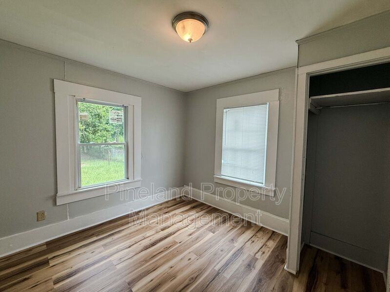 405 Andy St - Photo 4 of 11
