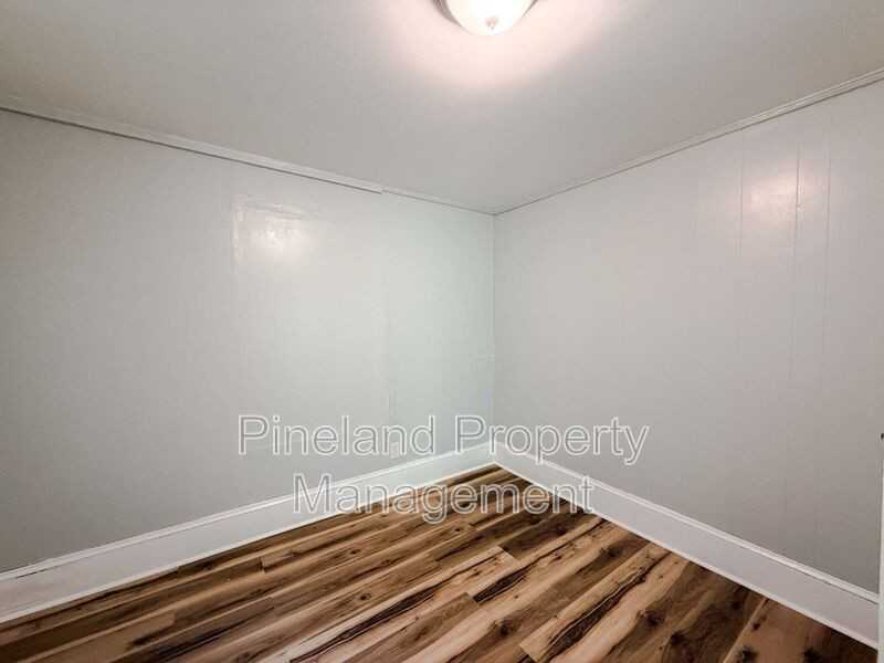 405 Andy St - Photo 7 of 11