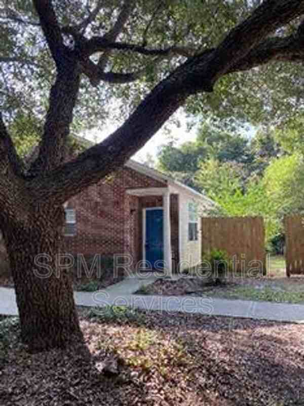 4210 Lake Ave #105