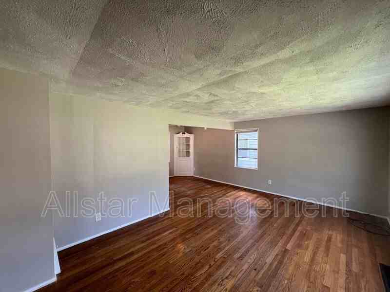 19208 Shakerwood Rd - Photo 2 of 14