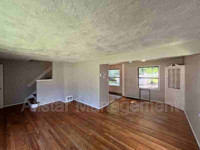 19208 Shakerwood Rd - Photo 3 of 14