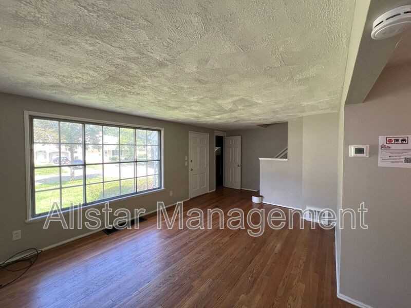 19208 Shakerwood Rd - Photo 4 of 14