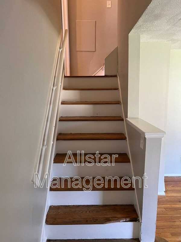 19208 Shakerwood Rd - Photo 5 of 14