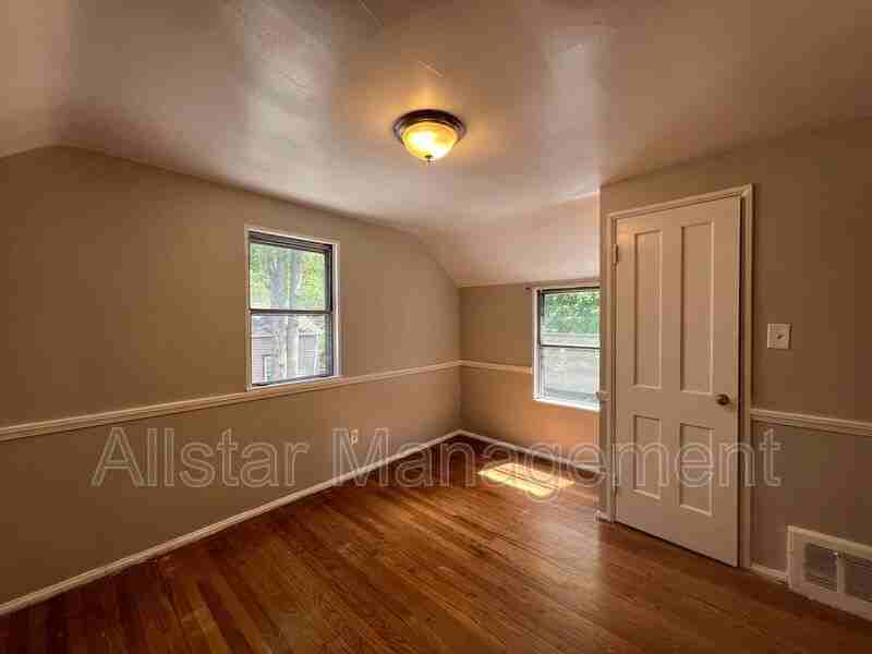 19208 Shakerwood Rd - Photo 6 of 14