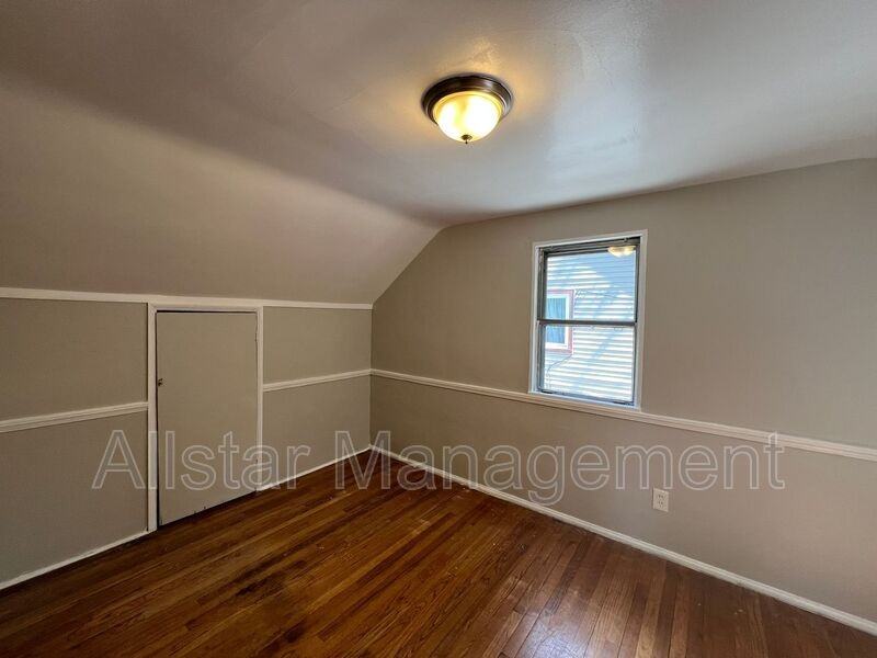 19208 Shakerwood Rd - Photo 7 of 14