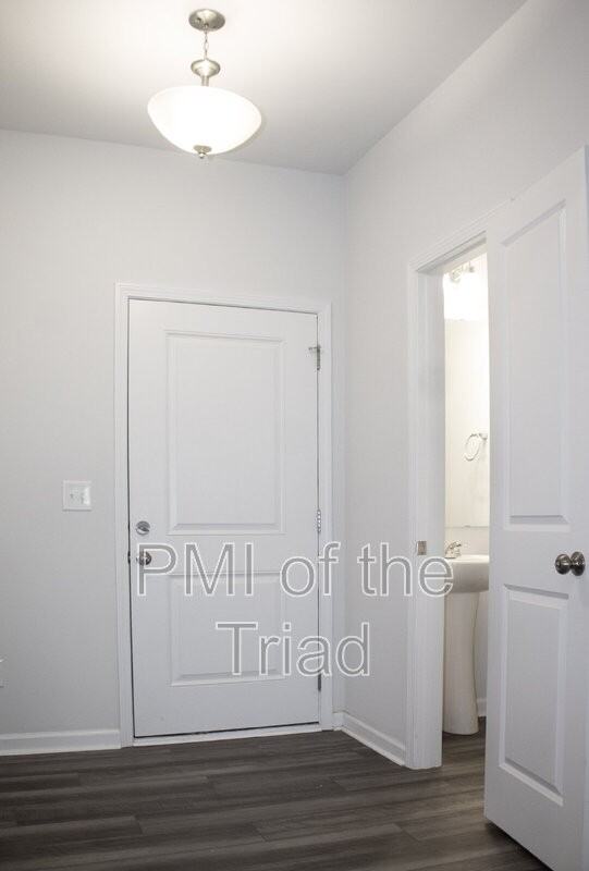 3005 Mackay Pointe Ln - Photo 2 of 17