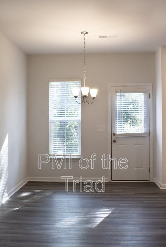 3005 Mackay Pointe Ln - Photo 4 of 17