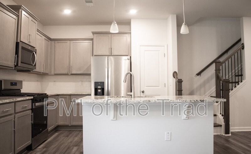 3005 Mackay Pointe Ln - Photo 6 of 17