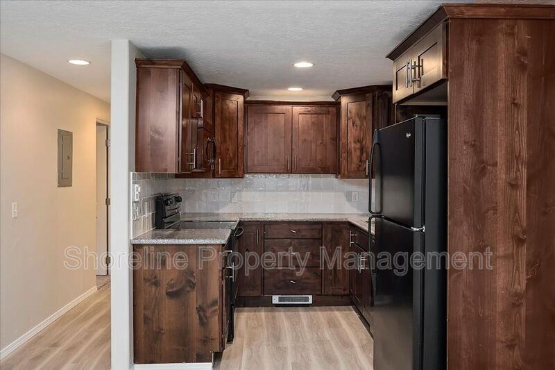 2085 W Brittany Ln #303 - Photo 4 of 40