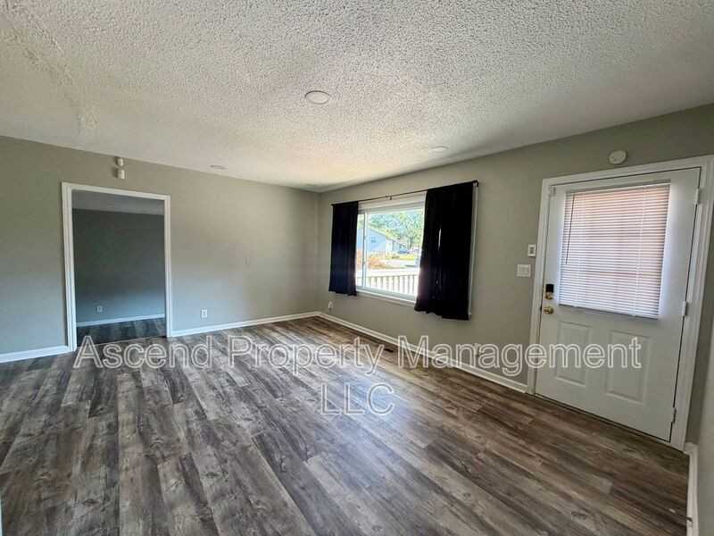 7707 Canyon Dr - Photo 2 of 24