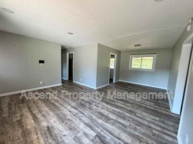 7707 Canyon Dr - Photo 3 of 24