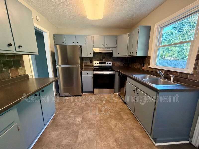 7707 Canyon Dr - Photo 5 of 24