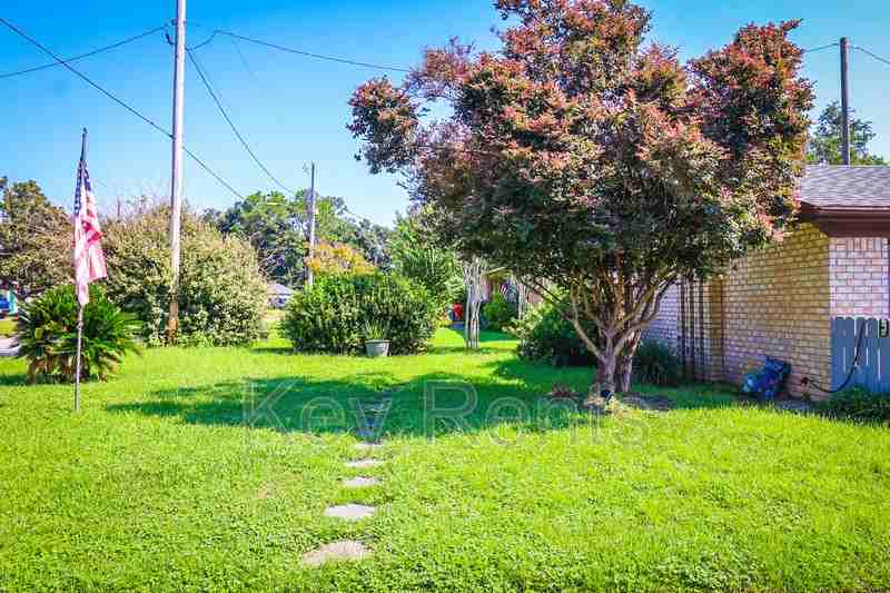 7018 Forshalee St - Photo 3 of 17