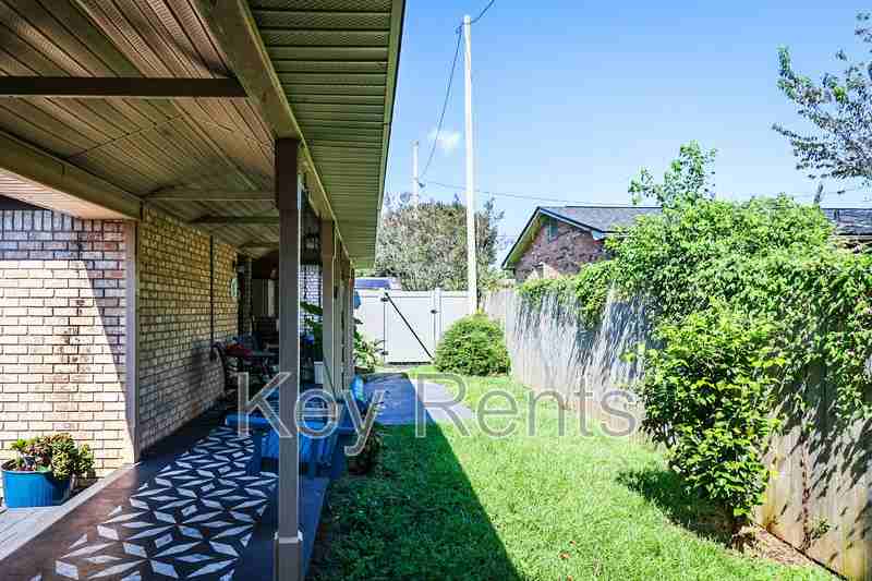 7018 Forshalee St - Photo 4 of 17