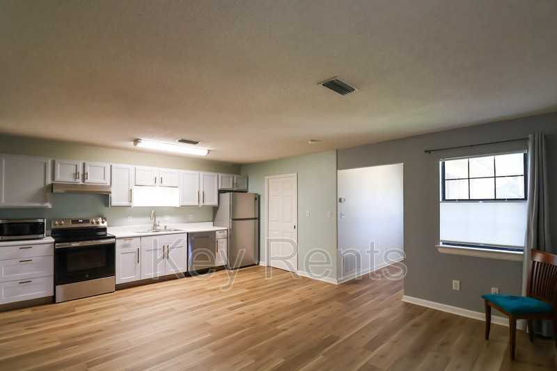 7018 Forshalee St - Photo 7 of 17