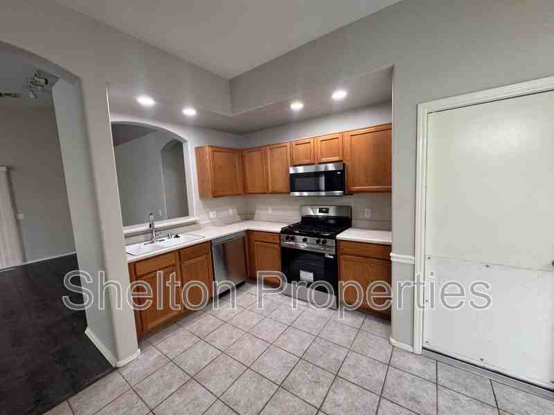 16105 W Hadley St - Photo 3 of 13
