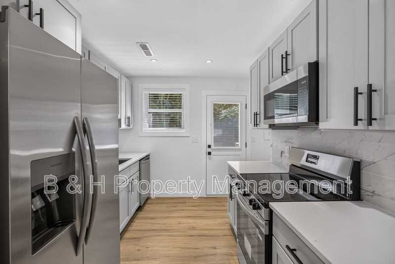 206 Boatman St - Photo 4 of 17