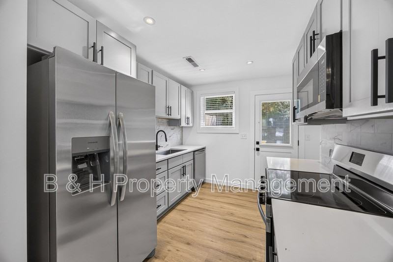 206 Boatman St - Photo 5 of 17