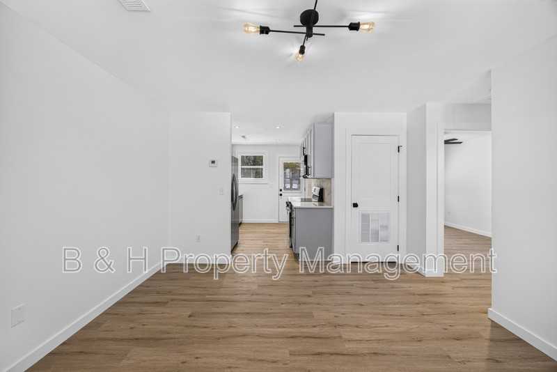 206 Boatman St - Photo 6 of 17