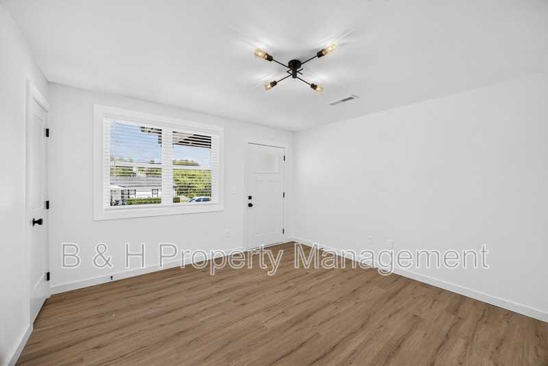 206 Boatman St - Photo 7 of 17