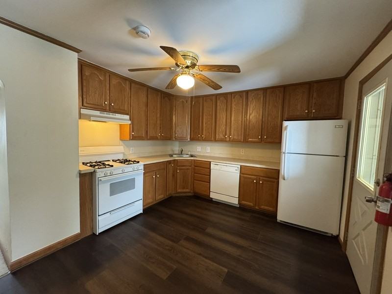 2451 10th St - Photo 2 of 13