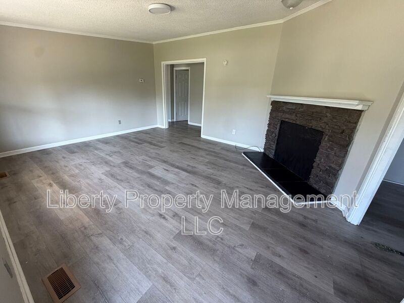 471 Washington Ln - Photo 3 of 17