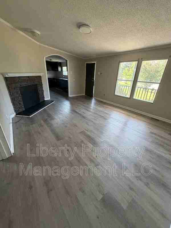 471 Washington Ln - Photo 4 of 17