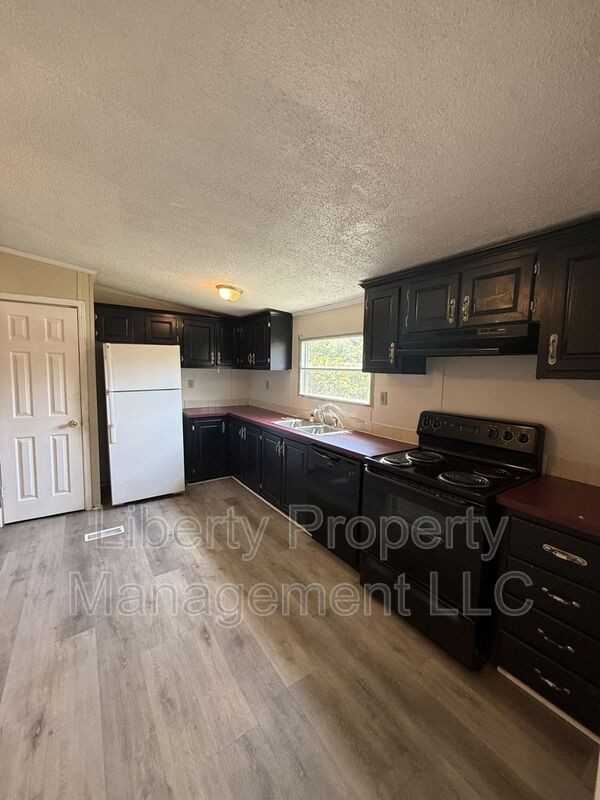 471 Washington Ln - Photo 6 of 17