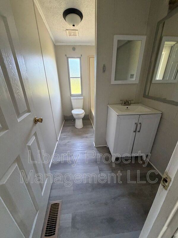 471 Washington Ln - Photo 7 of 17