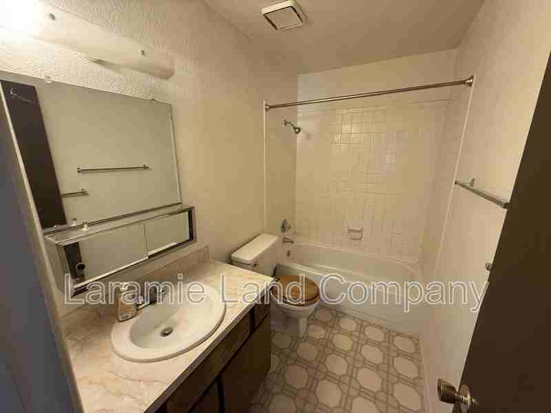 1431 Grafton St - Photo 6 of 18