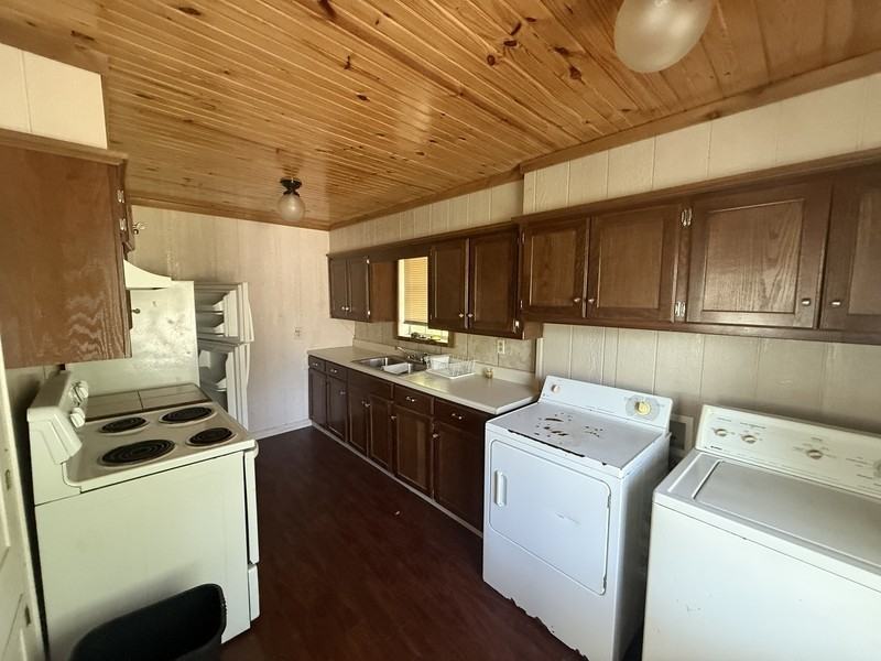 515 1/2 E 13th St - Photo 4 of 5