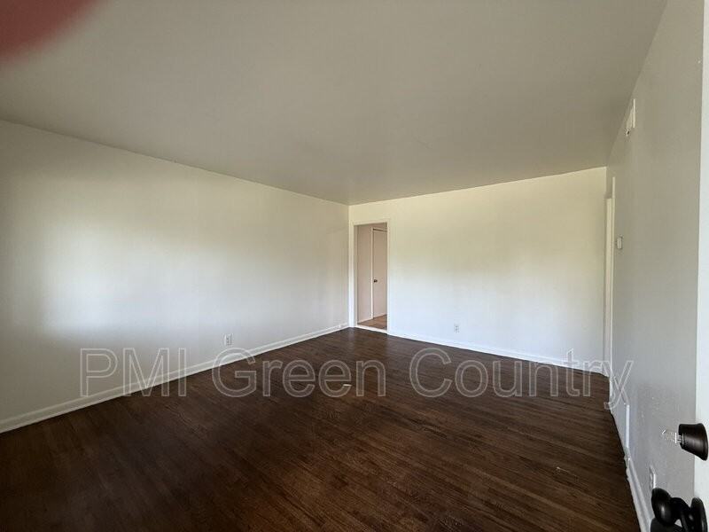 1547 E 51st St N - Photo 3 of 10