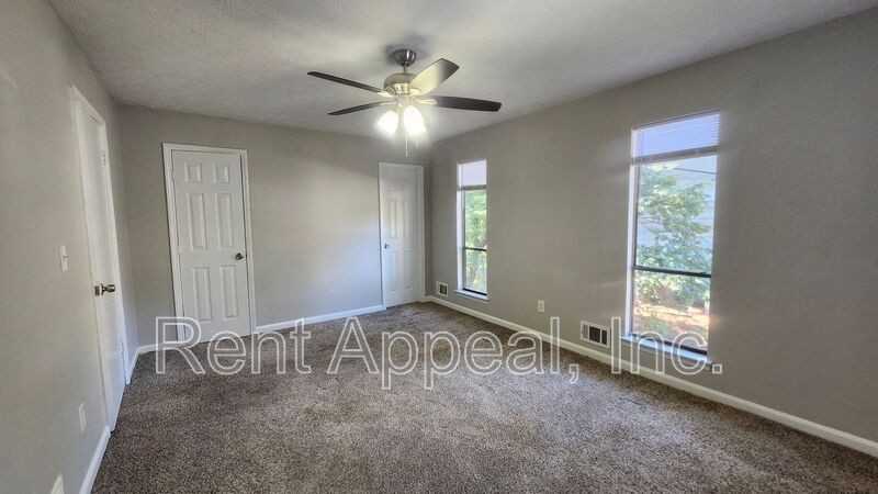 6915 Babbling Brook Dr - Photo 7 of 13