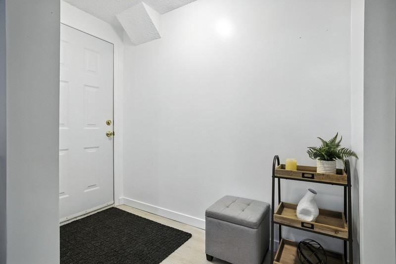 11116 116 St Nw #2 - Photo 2 of 15