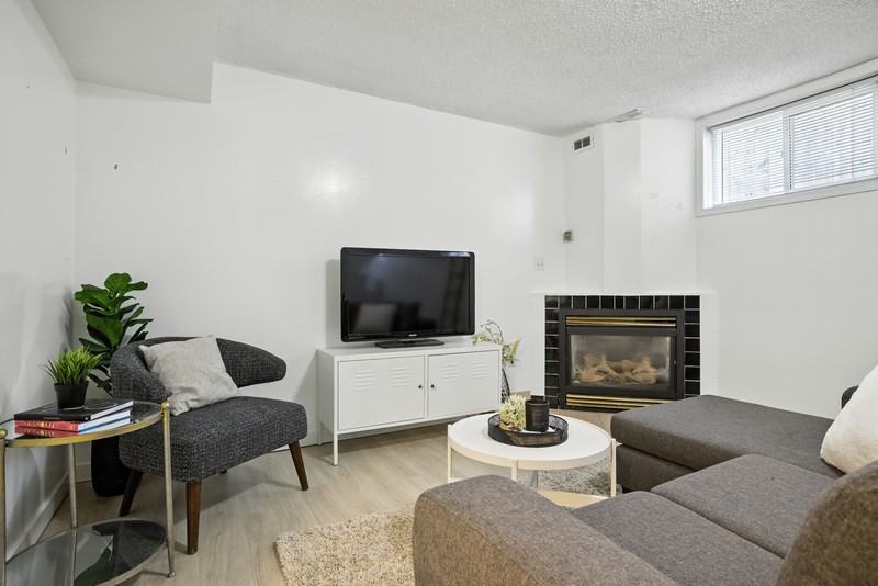 11116 116 St Nw #2 - Photo 3 of 15