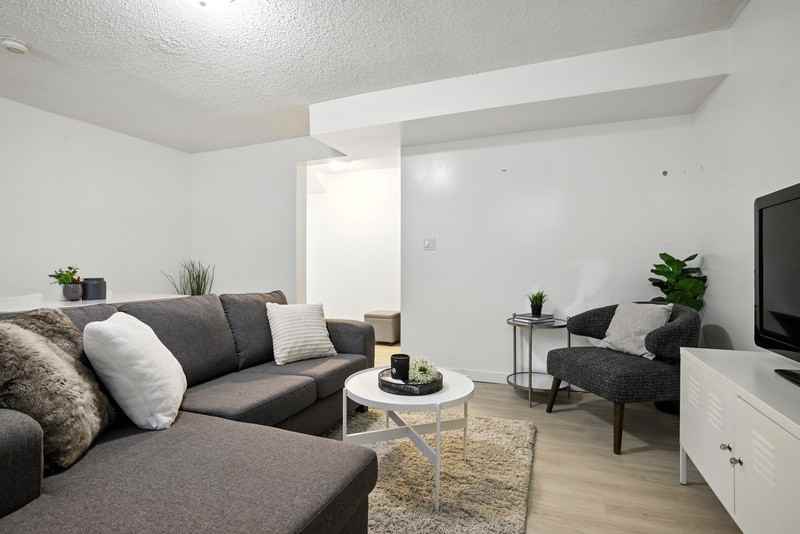 11116 116 St Nw #2 - Photo 4 of 15