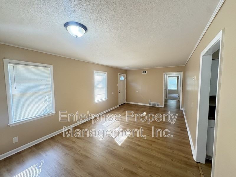 3645 W Sutton Dr - Photo 4 of 21