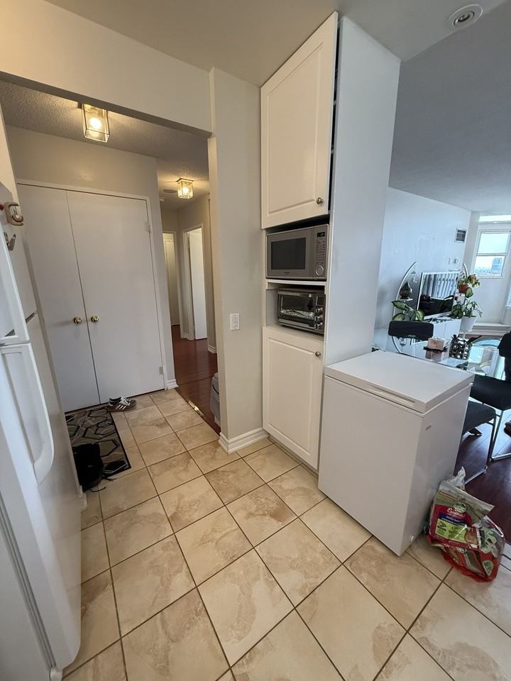 81 Townsgate Drive - Photo 3 of 12