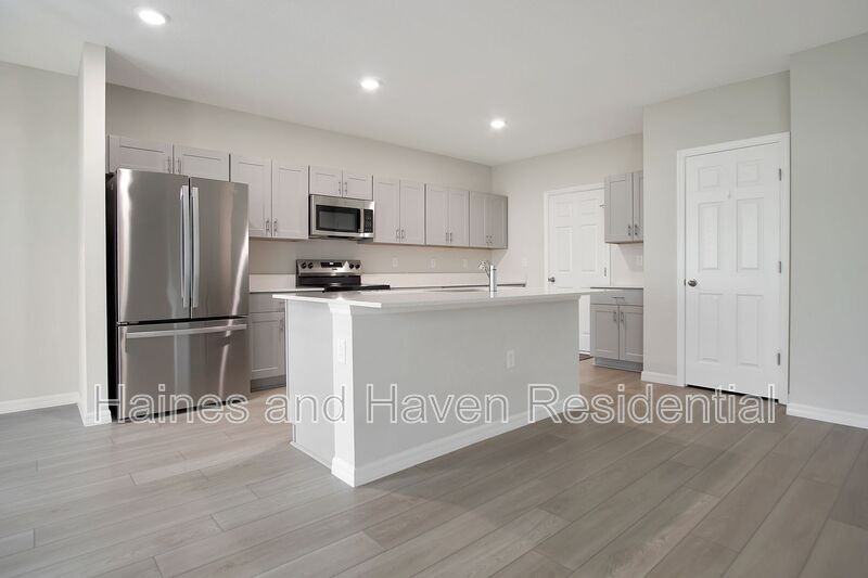 3889 Geranium Ave - Photo 5 of 32
