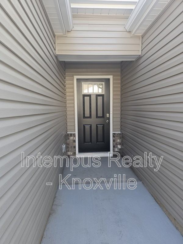 6820 Prospect Hill Ln - Photo 4 of 10