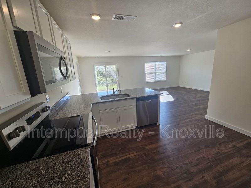 6820 Prospect Hill Ln - Photo 5 of 10
