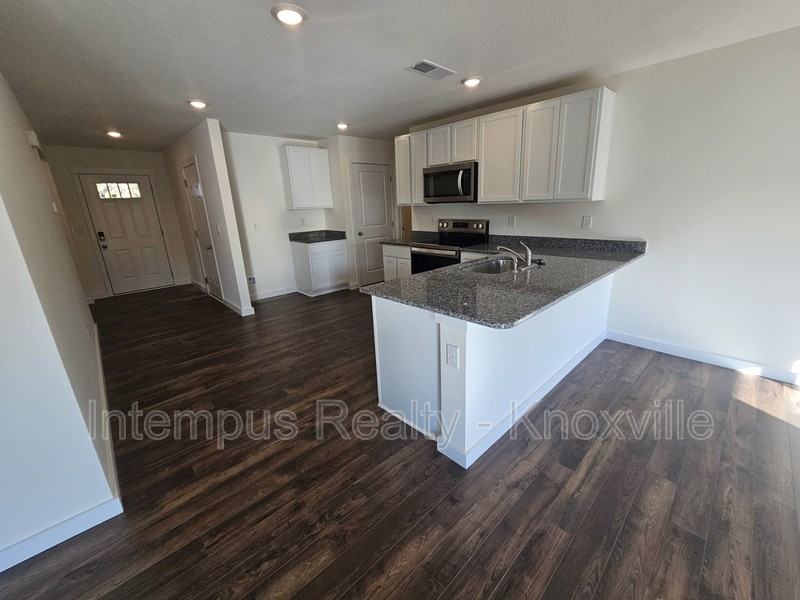 6820 Prospect Hill Ln - Photo 6 of 10