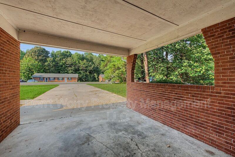 1112 Pine Top Rd - Photo 2 of 14