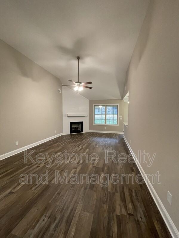 812 Lillian Grace Dr - Photo 2 of 16