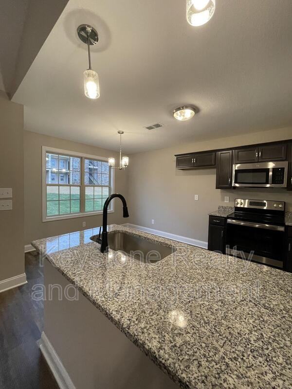 812 Lillian Grace Dr - Photo 3 of 16